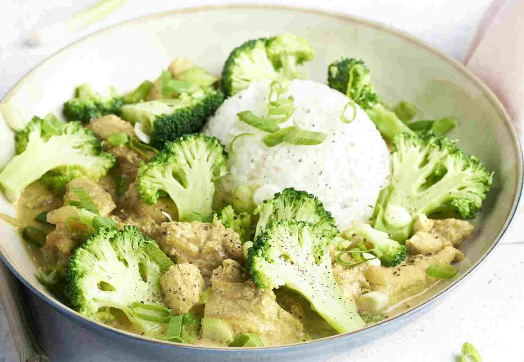 Titelbild für Reis mit Brokkoli Zucchini-Sauce