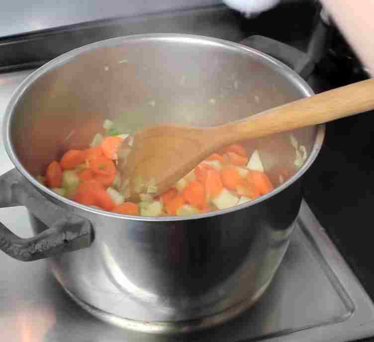 Titelbild für Omas hausgemachte Suppe