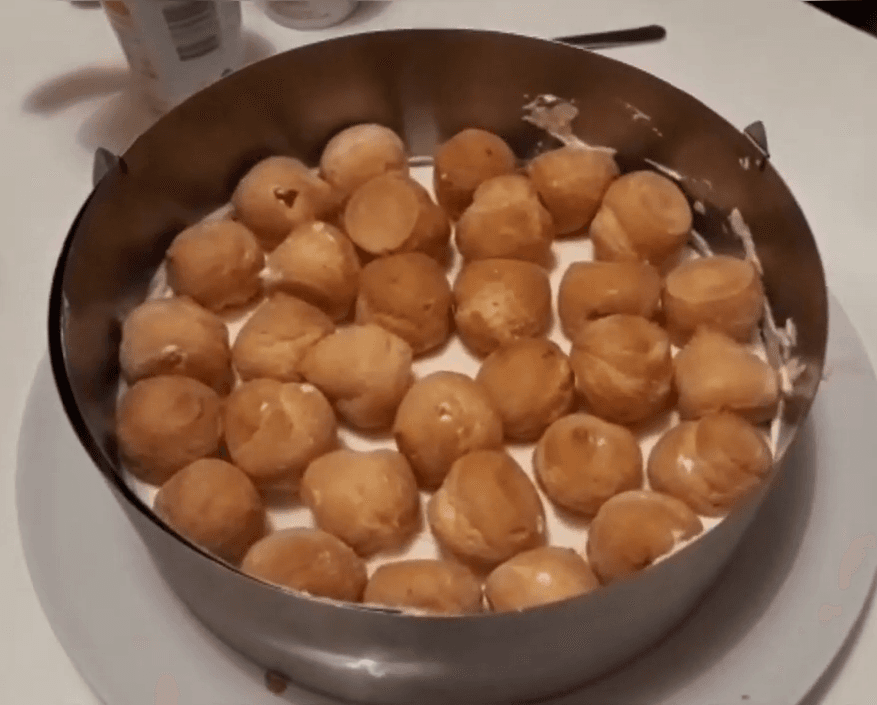 Titelbild für Windbeuteltort ohne backen, nur 15 Minuten aufwand!