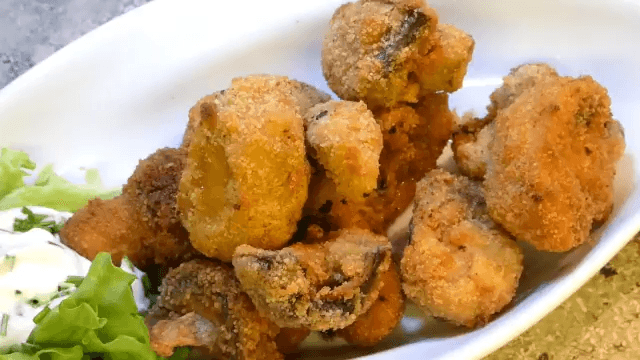 Titelbild für Panierte Champignons und Kräuterquark