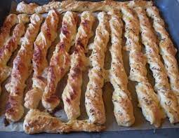 Titelbild für Käsestangen aus Blätterteig