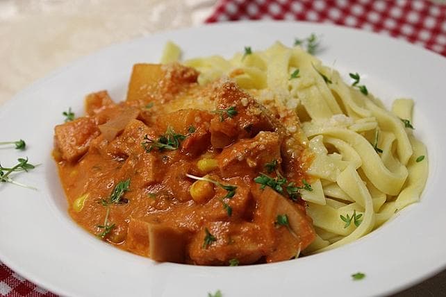 Titelbild für Wurstgulasch mit Bandnudeln