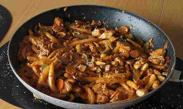 Titelbild für Schupfnudel-Hähnchen-Gemüsepfanne