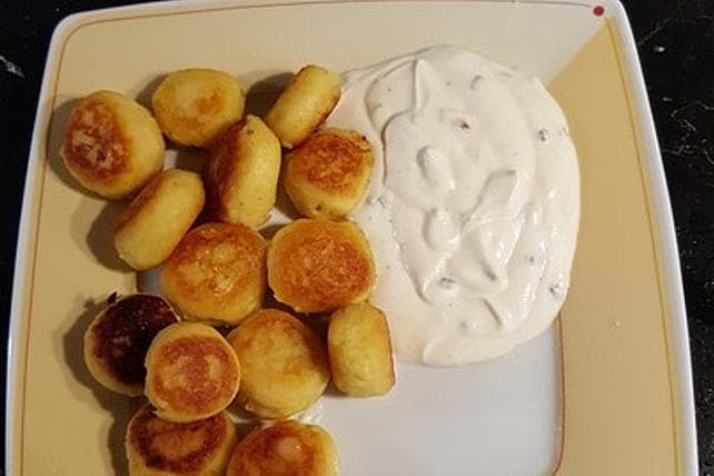 Titelbild für Potato Puffs mit Dip – knusprig-cremige Kartoffelplätzchen