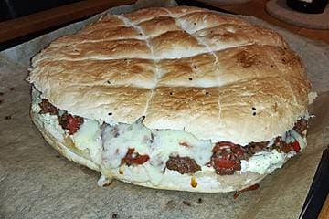 Titelbild für Fladenbrot mit Hackfleisch aus dem Backofen