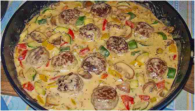 Titelbild für Makkaroni mit Hackbällchen-Ragout