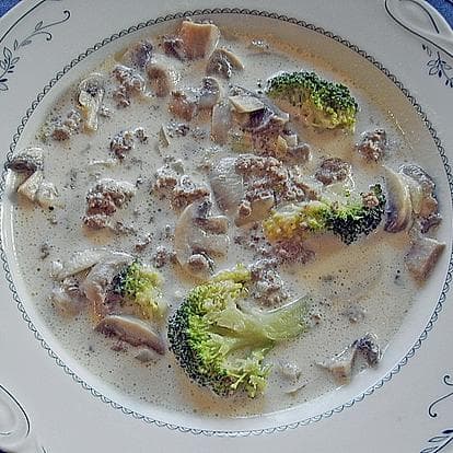 Titelbild für geschmackvoll _ Brokkoli – Käsesuppe mit Hackfleisch und Pilzen