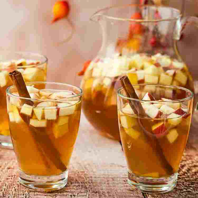 Titelbild für Apfelwasser mit Zimt und Zitrone zum Abnehmen