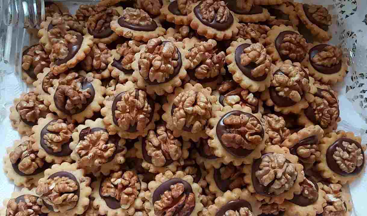 Titelbild für Ischler Törtchen mit Nussfüllung