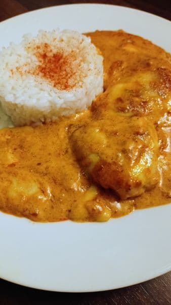 Titelbild für PAPRIKA–SAHNE–HÄHNCHEN MIT MOZZARELLA