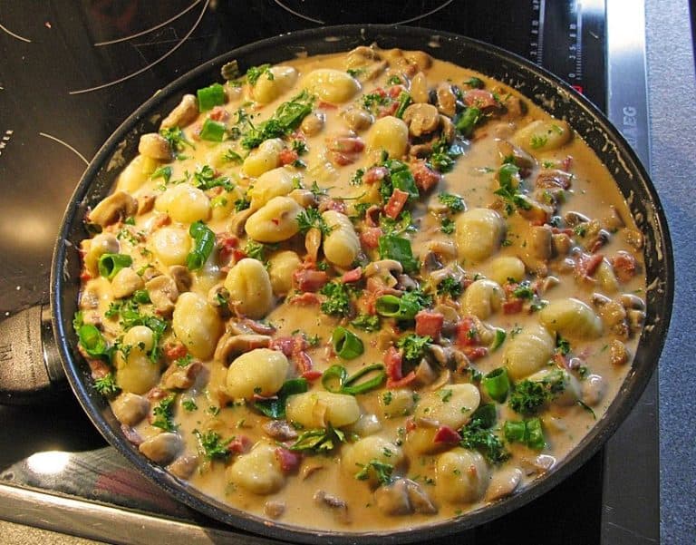 Titelbild für GNOCCHI MIT PILZ – PUTENBRUST – SAUCE