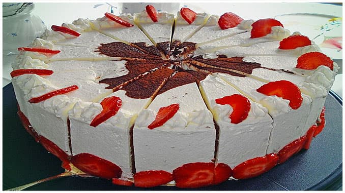 Titelbild für Gewickelte Erdbeer – Tiramisu – Torte