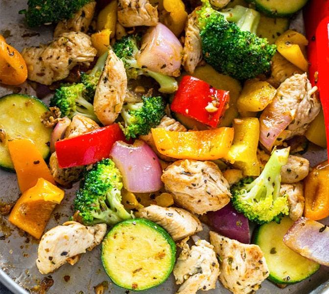 Titelbild für Buntes Ofen-Gemüse mit Hühnchen