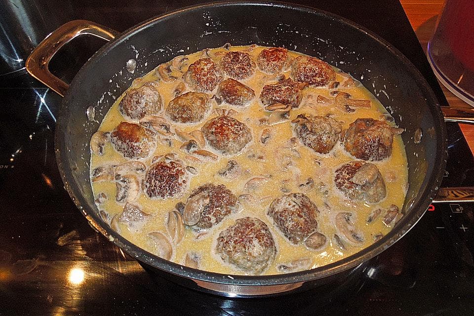 Titelbild für Köttbullar mit Champignon-Rahmsauce