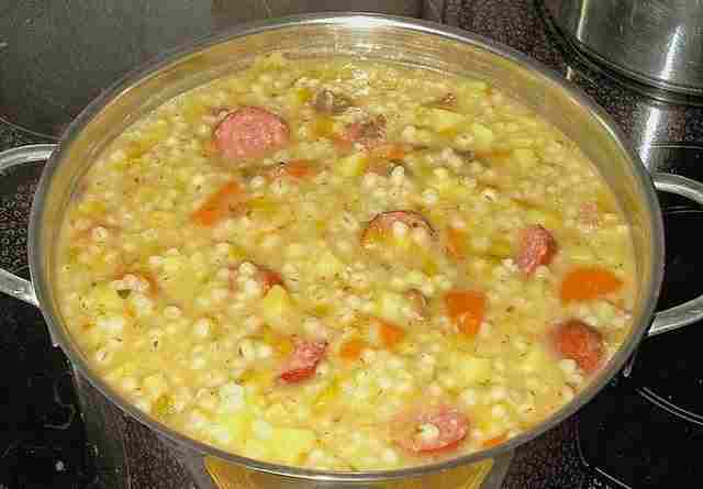 Titelbild für Omis Graupensuppe ein Rezept zum verlieben