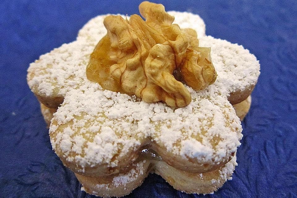 Titelbild für Gefüllte Walnussplätzchen