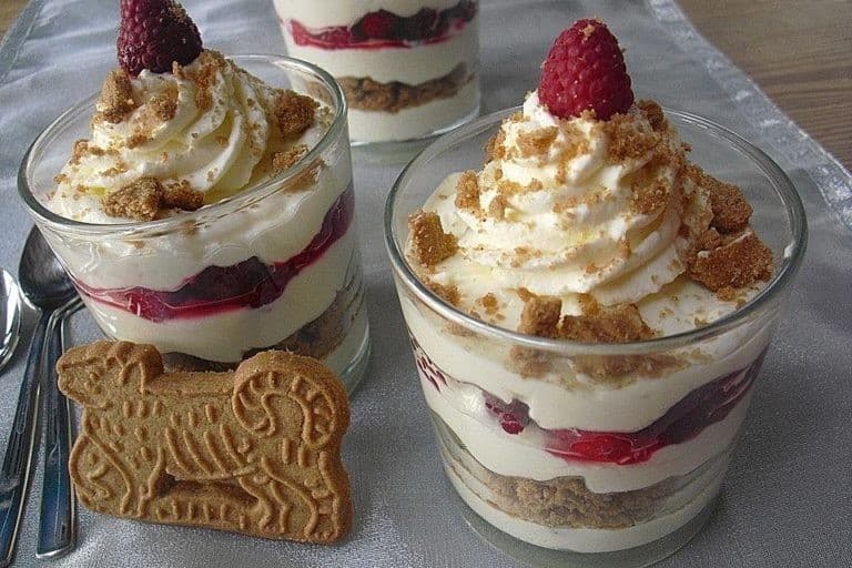 Titelbild für HIMBEERDESSERT MIT SPEKULATIUS