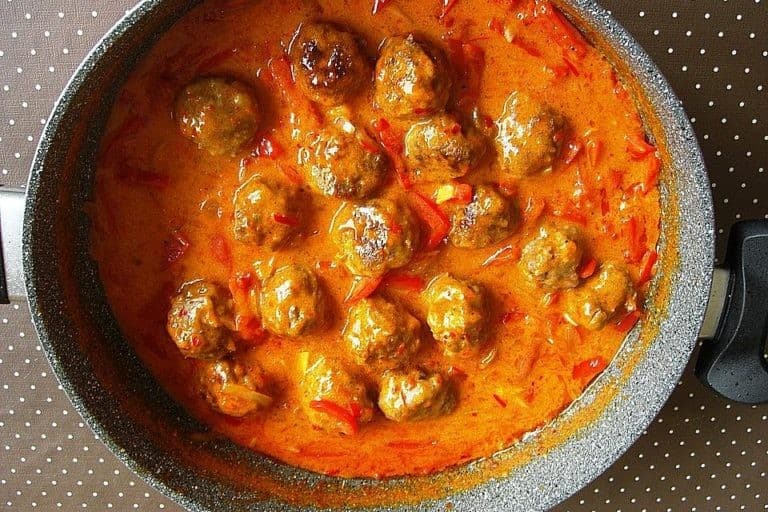 Titelbild für HACKBÄLLCHEN IN PAPRIKARAHMSAUCE