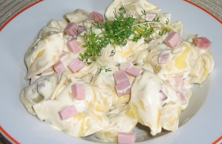 Titelbild für Tortellini mit Käse Sahne Soße