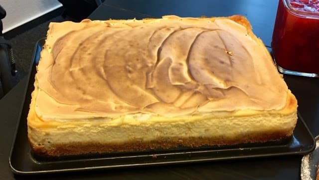 Titelbild für Quarkkuchen vom Blech mit Vanillepudding