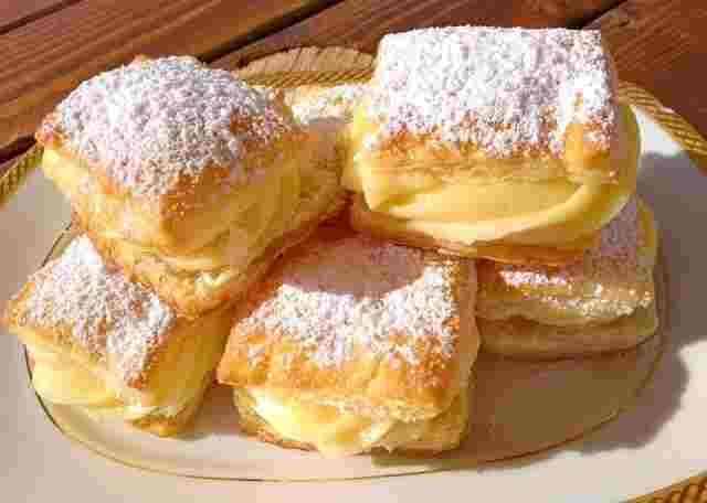 Titelbild für Vanillecremepudding im Blätterteig mit nur 4 Zutaten !