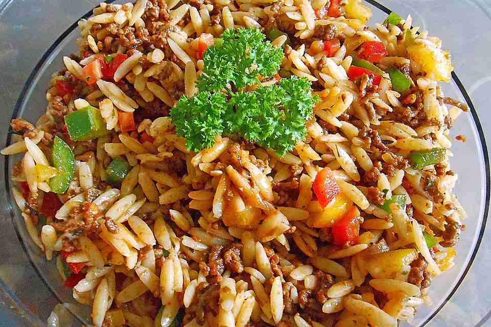 Titelbild für KRITHARAKI-SALAT MIT HACKFLEISCH