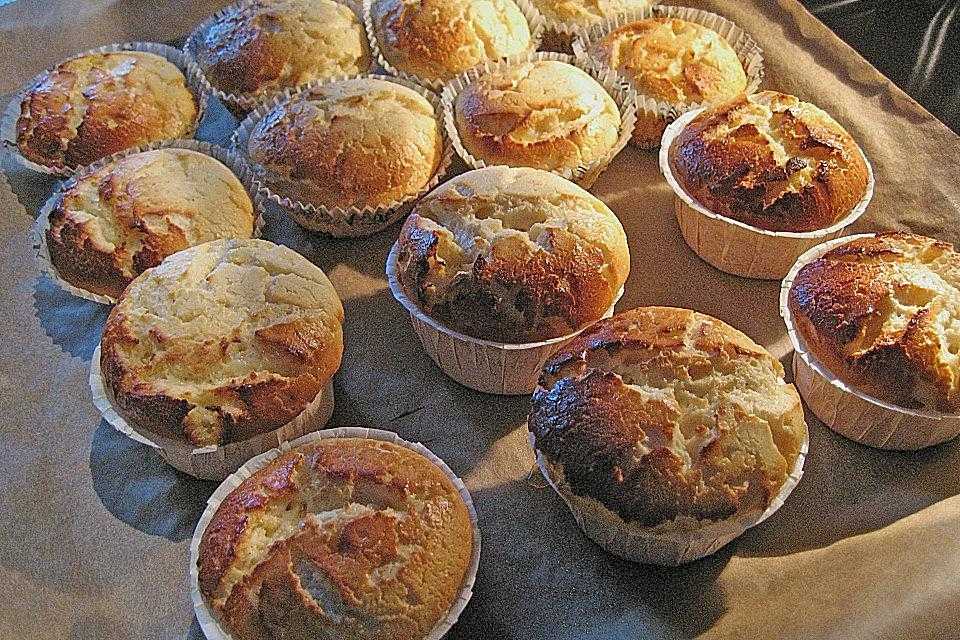 Titelbild für QUARK MUFFINS MIT VANILLEPUDDING