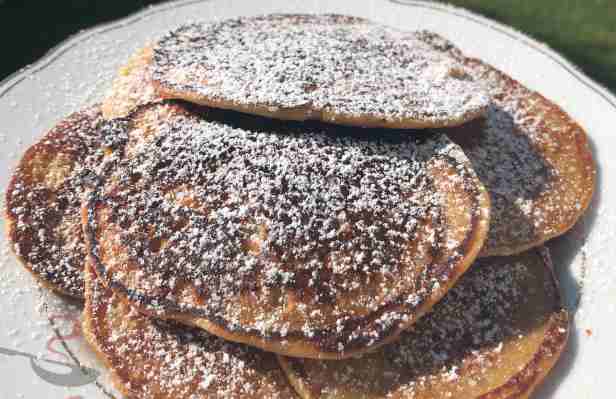 Titelbild für 7-Minuten-Apfel-Pancakes: die perfekten Pfannkuchen ohne Wartezeit