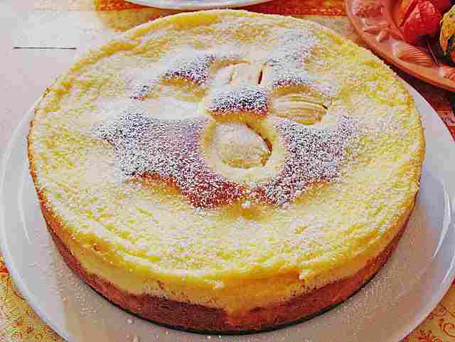 Titelbild für APFELKUCHEN MIT EIERLIKÖRGUSS