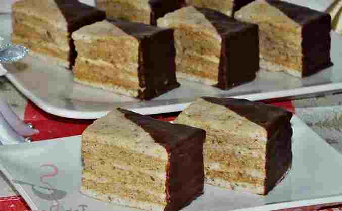 Titelbild für Nussschnitten mit Kaffee-Creme