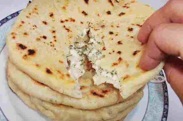 Titelbild für BUTTERMILCH FLADEN GEFÜLLT MIT KRÄUTERFRISCHKÄSE