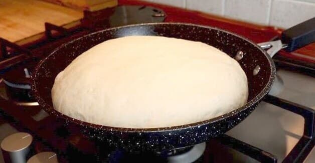 Titelbild für Blitzbrot aus der Pfanne mit nur 4 Zutaten !!