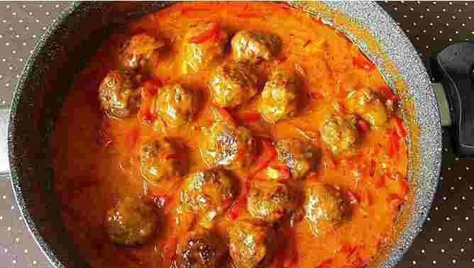 Titelbild für Hackbällchen in Paprikarahmsoße