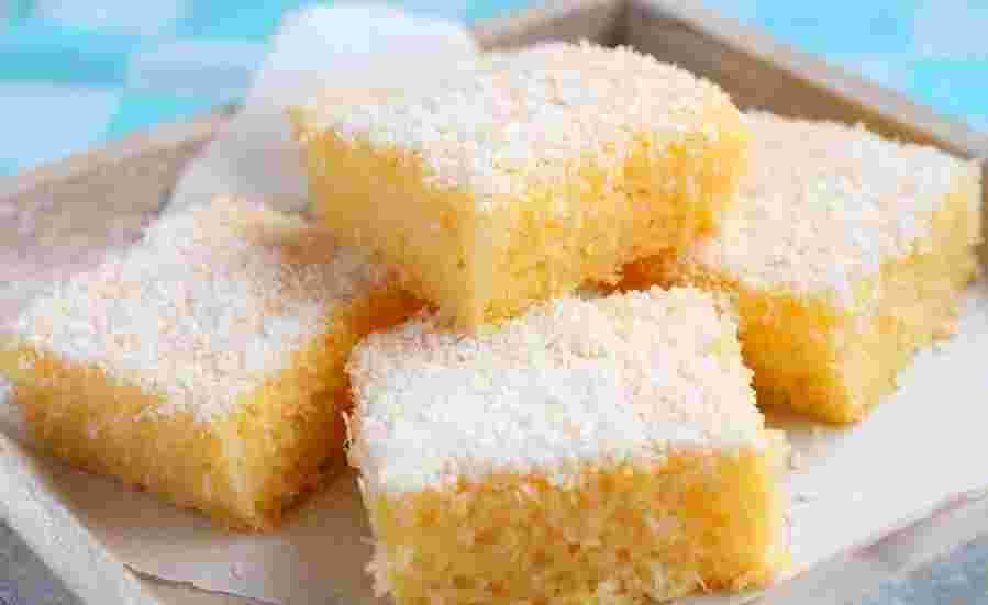 Titelbild für Saftiger Kokoskuchen mit Sahne (ein Tassenrezept)