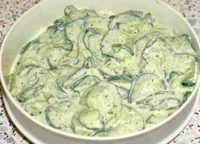 Titelbild für Gurkensalat mit Joghurt in 3 Minuten zubereitet