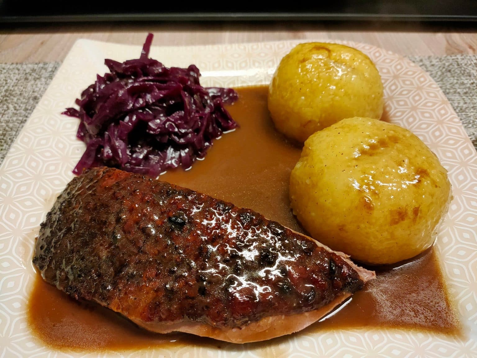Titelbild für Entenbraten mit Apfelrotkohl und Kartoffelknödel
