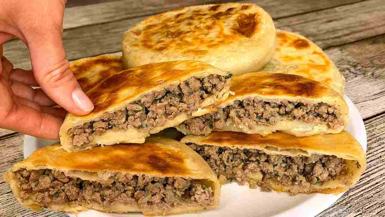 Titelbild für Fladen gefüllt mit Hackfleisch zum Sattessen!
