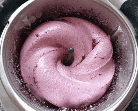 Titelbild für BLAUBEER-EIS-MOUSSE MIT WEISSER SCHOKOLADE