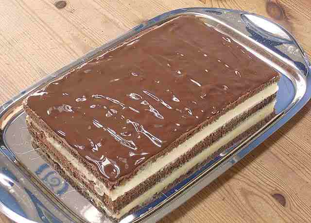 Titelbild für Milchschnitten (mit feiner Buttercreme)