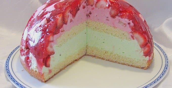 Titelbild für Mai – Torte mit Erdbeeren und Waldmeister