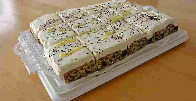 Titelbild für Kirsch – Eierlikör – Blechkuchen mit Schmand – Sahne