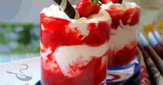 Titelbild für Hausgemachte Leckermäulchen-Creme mit Erdbeerpüree