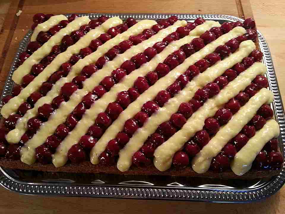 Titelbild für SAUERKIRSCH – VANILLE – SCHNITTEN