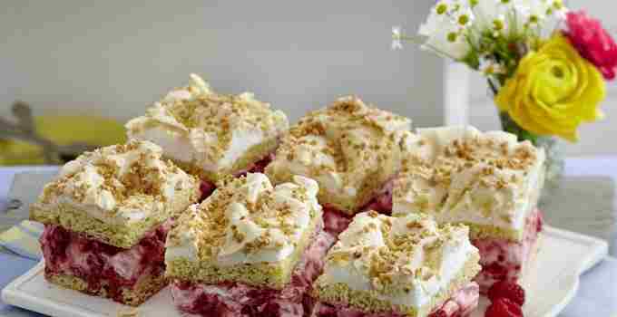 Titelbild für Mandelkuchen mit Baiser und Himbeersahne