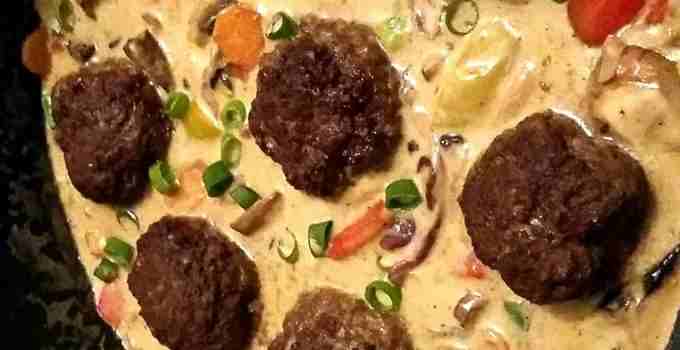 Titelbild für Hackbällchen in Gemüse Rahmsoße mit Reis