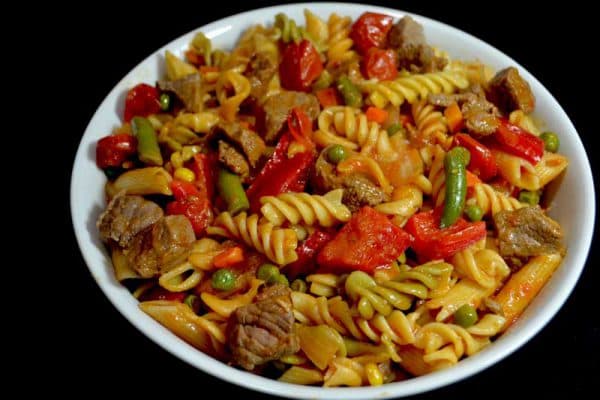 Titelbild für Gebratene Nudeln mit Gemüse und Fleisch