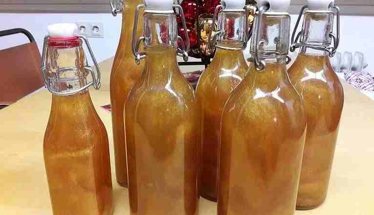 Titelbild für Bratapfellikör, warm mit Sahne nochmal so lecker!