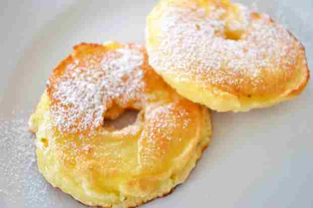 Titelbild für SCHNELLE GEBACKENE APFELRINGE