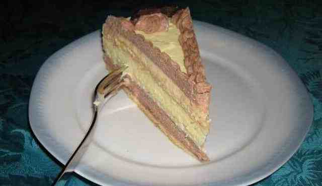 Titelbild für OMAS SCHOKO VANILLE BUTTERCREMTORTE AUS DEN 50ZIGERN