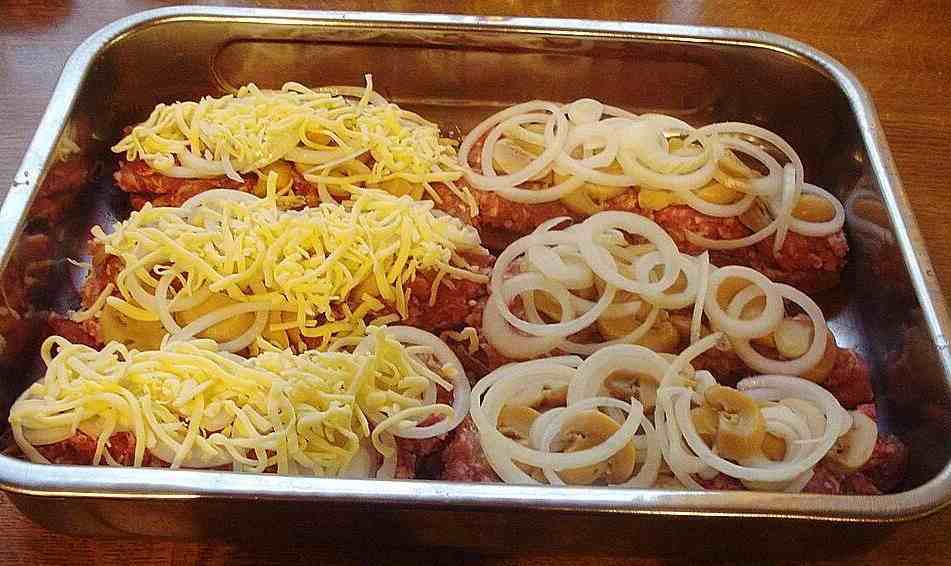 Titelbild für Sahneschnitzel mit Mett & Käse, überbacken